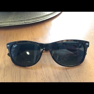 Ray Ban Tortoise Shell wayfarer sunglasses